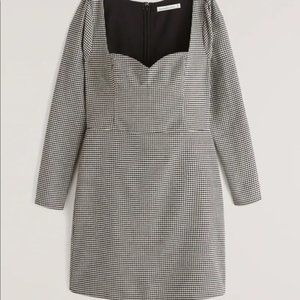 Abercrombie & Fitch Sweetheart Slim Mini Dress in White Houndstooth
